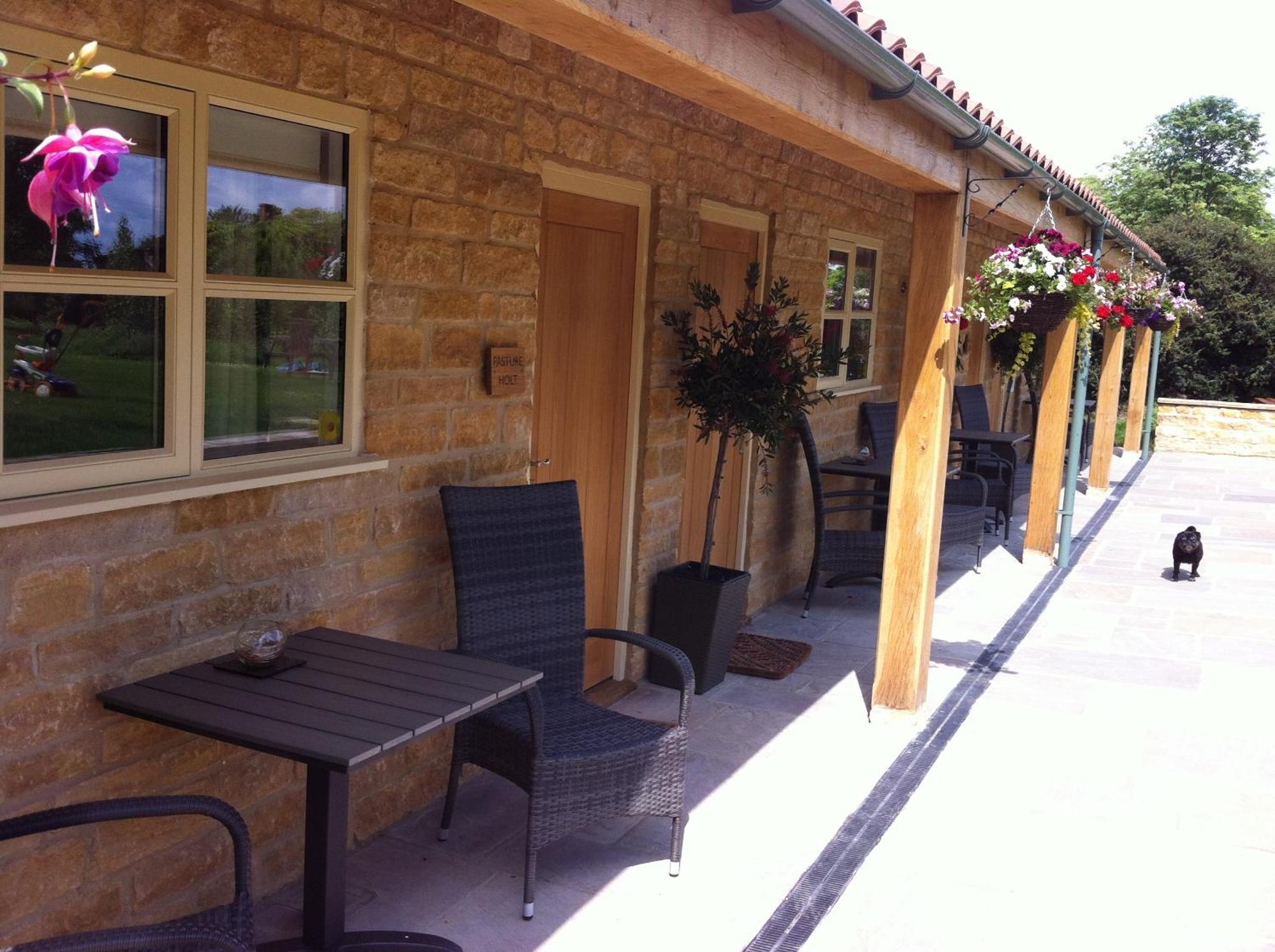 Bed and Breakfast The Cholmeley Arms Burton Coggles Exterior foto